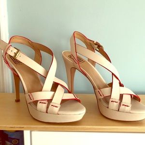 Pour Le Victoire Heels